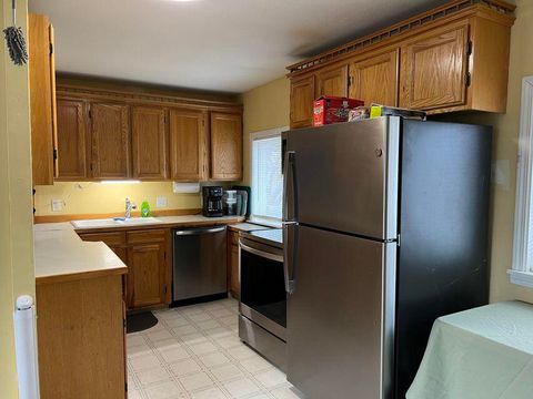 Tiny photo for 522 Van Ness Avenue, Klamath Falls, OR 97601 (MLS # 220213848)