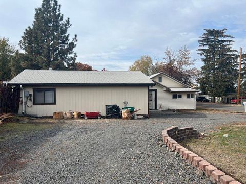 Tiny photo for 522 Van Ness Avenue, Klamath Falls, OR 97601 (MLS # 220213848)