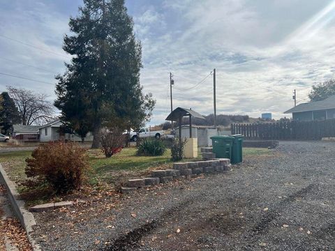 Tiny photo for 522 Van Ness Avenue, Klamath Falls, OR 97601 (MLS # 220213848)
