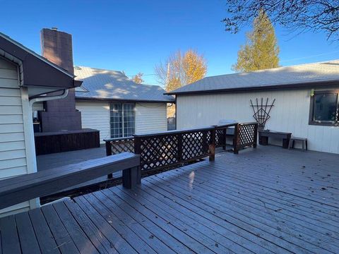 Tiny photo for 522 Van Ness Avenue, Klamath Falls, OR 97601 (MLS # 220213848)
