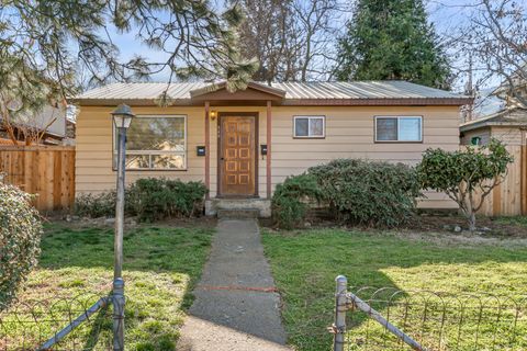 Tiny photo for 840 B Street, Ashland, OR 97520 (MLS # 220214974)