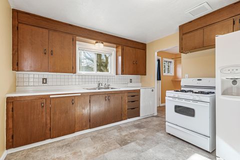 Tiny photo for 840 B Street, Ashland, OR 97520 (MLS # 220214974)