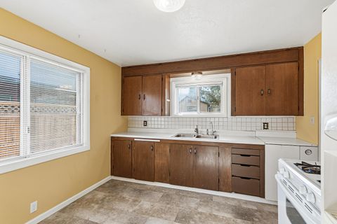 Tiny photo for 840 B Street, Ashland, OR 97520 (MLS # 220214974)