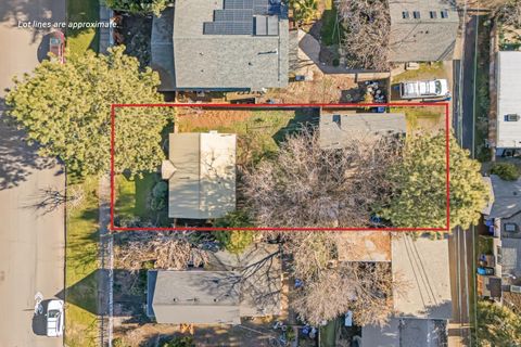 Tiny photo for 840 B Street, Ashland, OR 97520 (MLS # 220214974)