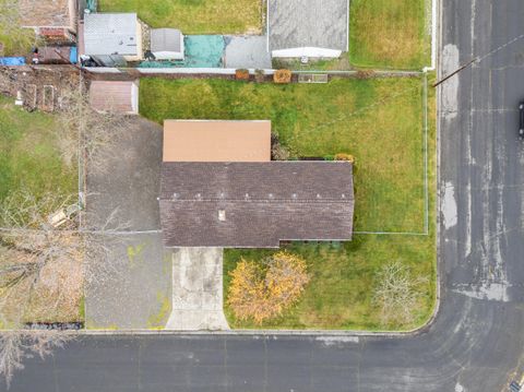 Tiny photo for 2009 Grandview Avenue, Medford, OR 97504 (MLS # 220212822)