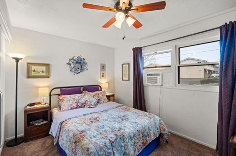 Tiny photo for 2009 Grandview Avenue, Medford, OR 97504 (MLS # 220212822)