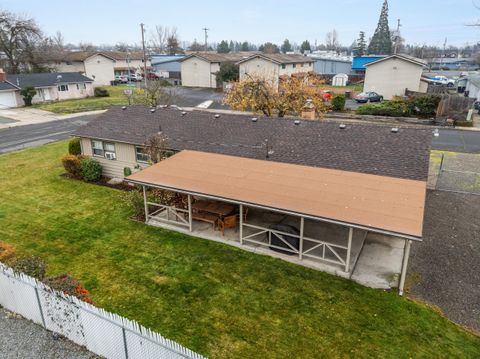 Tiny photo for 2009 Grandview Avenue, Medford, OR 97504 (MLS # 220212822)