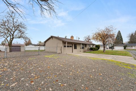 Tiny photo for 2009 Grandview Avenue, Medford, OR 97504 (MLS # 220212822)