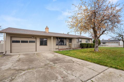 Tiny photo for 2009 Grandview Avenue, Medford, OR 97504 (MLS # 220212822)