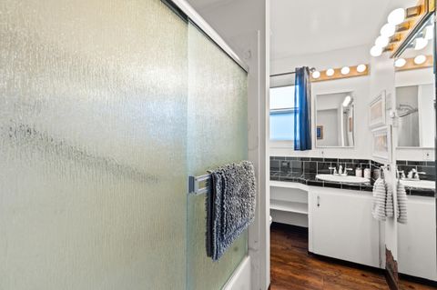 Tiny photo for 2009 Grandview Avenue, Medford, OR 97504 (MLS # 220212822)