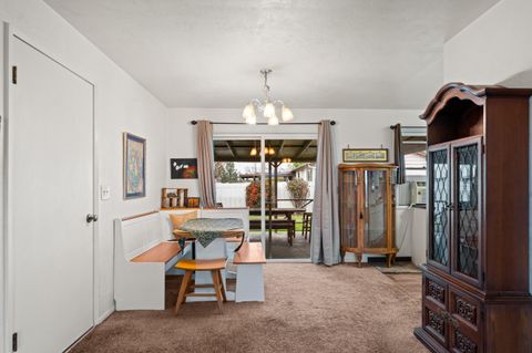 Tiny photo for 2009 Grandview Avenue, Medford, OR 97504 (MLS # 220212822)