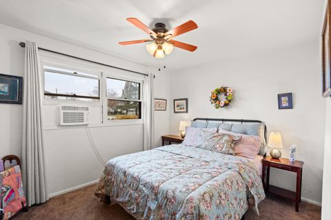 Tiny photo for 2009 Grandview Avenue, Medford, OR 97504 (MLS # 220212822)