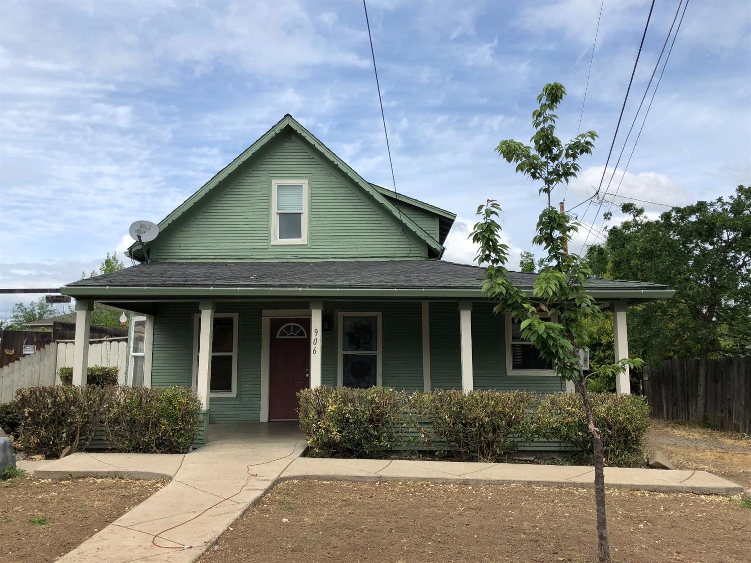 Main image without alt text