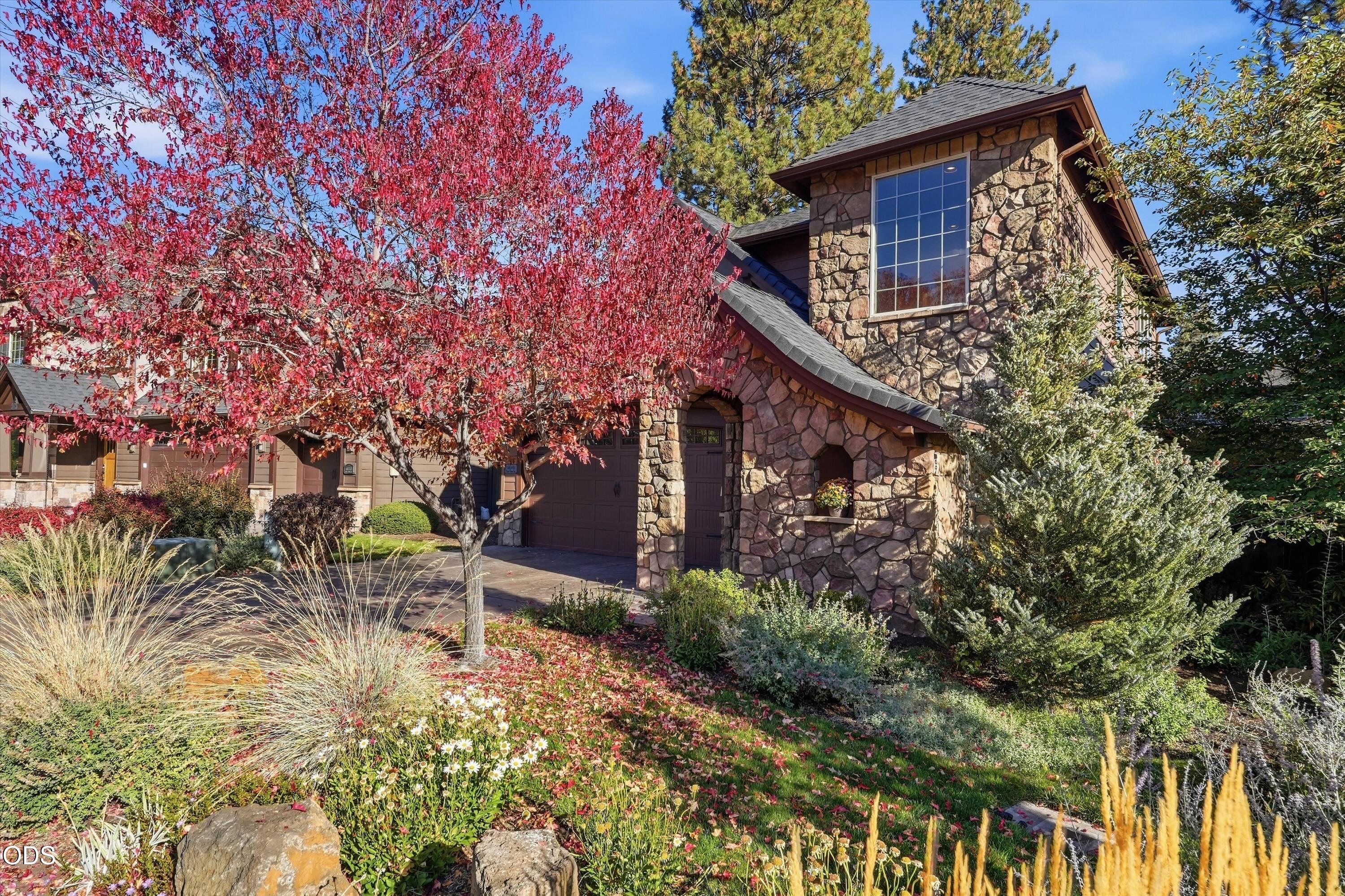 60349 Sage Stone Loop