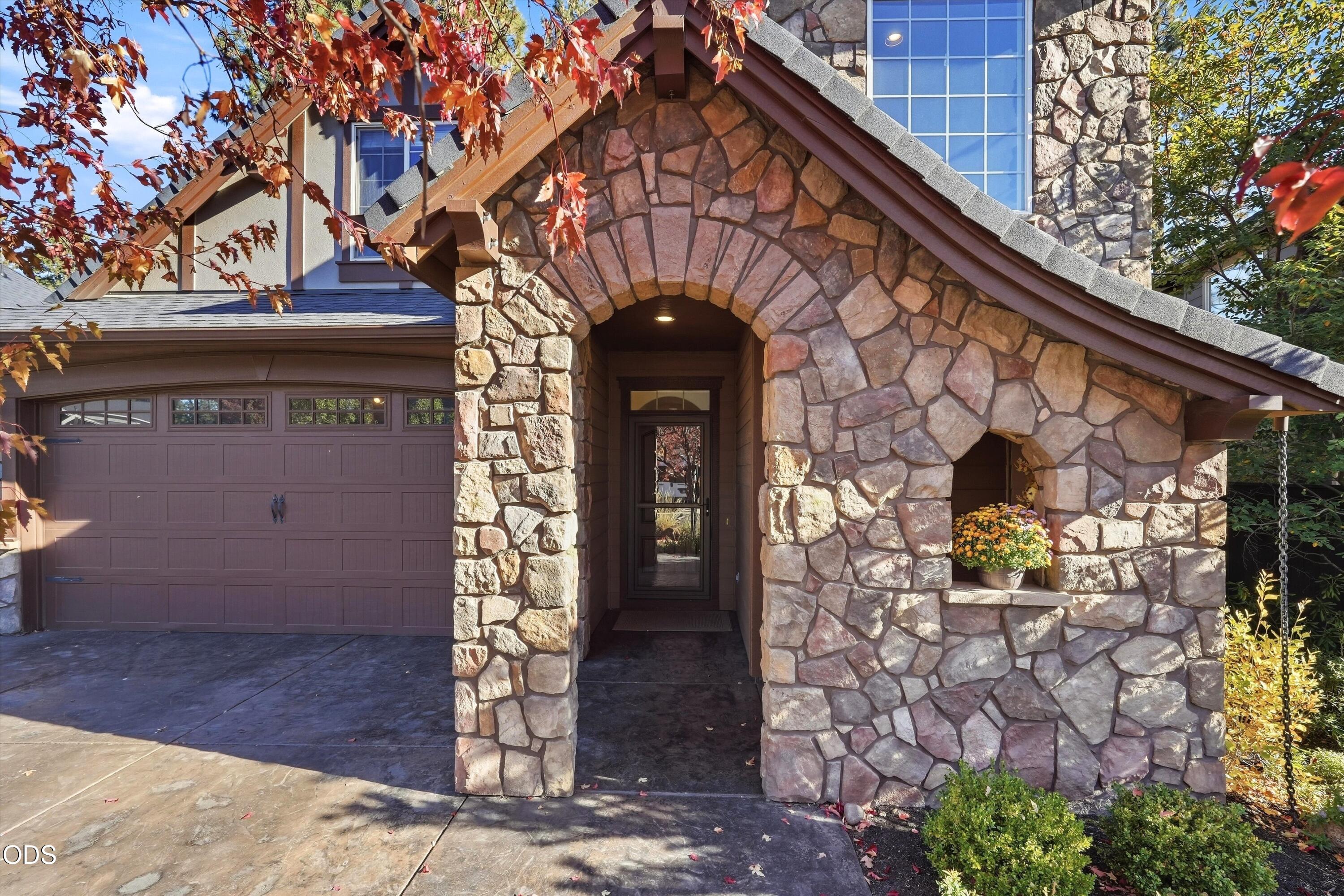60349 Sage Stone Loop