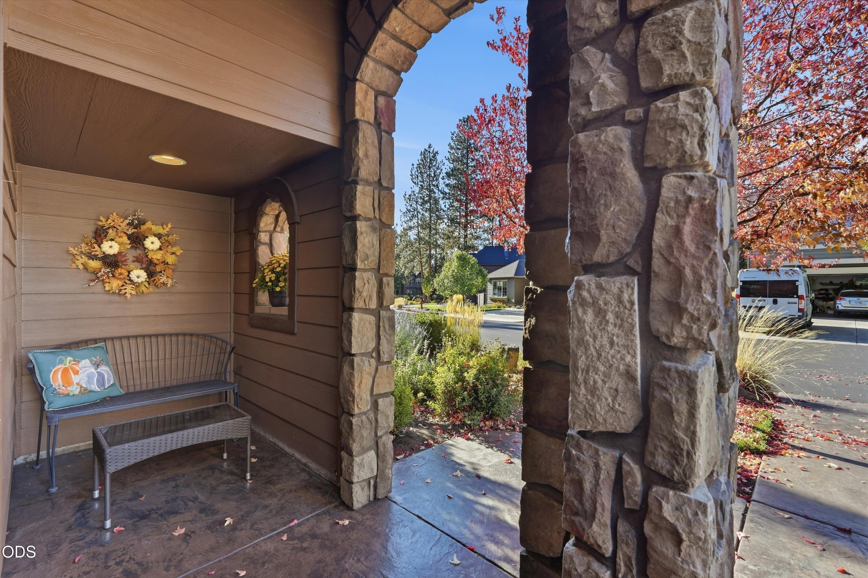 60349 Sage Stone Loop