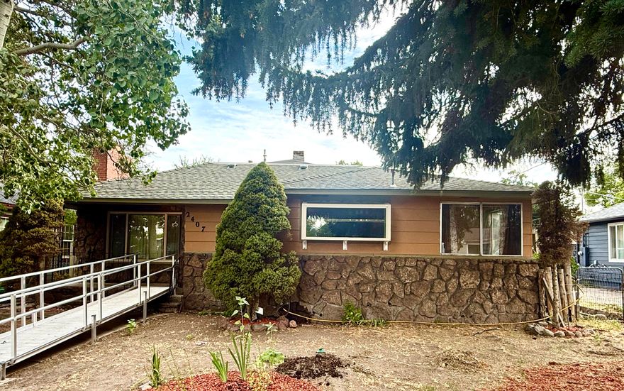 Nice Home in Mills! Just off Washburn Way across from Fred Meyers, This home features: 3 Bedrooms, 1 & 1/2 Baths, a Bonus Room, Newer Roof, Newer Laminate LVP Floors, Newer main sewer pipe, Living Room and Family Room, Lots of potential here in this nice neighborhood!  
Includes a Handicap Acess Ramp.