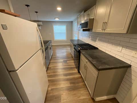 Tiny photo for 264 SE D Street, Madras, OR 97741 (MLS # 220222970)
