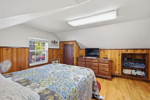 Tiny photo for 340 7th Street, Rogue River, OR 97537 (MLS # 220226899)