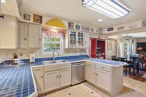 Tiny photo for 340 7th Street, Rogue River, OR 97537 (MLS # 220226899)