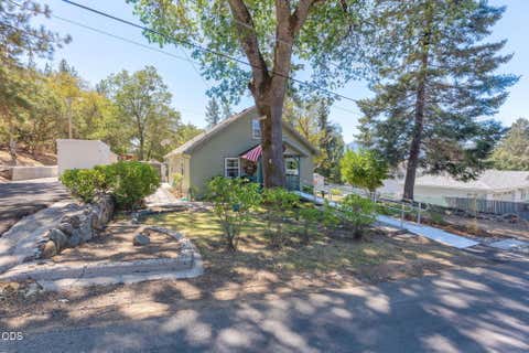 Tiny photo for 340 7th Street, Rogue River, OR 97537 (MLS # 220226899)