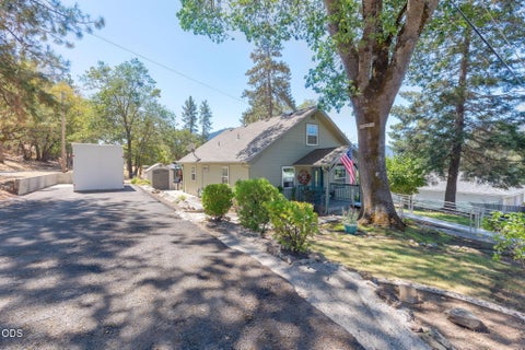 Tiny photo for 340 7th Street, Rogue River, OR 97537 (MLS # 220226899)