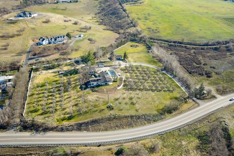 Tiny photo for 3320 N Foothill Road, Medford, OR 97504 (MLS # 220215142)