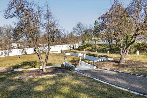 Tiny photo for 3320 N Foothill Road, Medford, OR 97504 (MLS # 220215142)