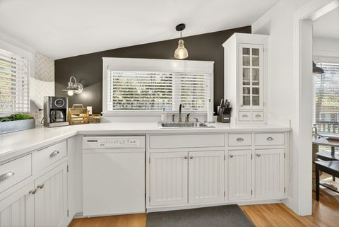 Tiny photo for 3320 N Foothill Road, Medford, OR 97504 (MLS # 220215142)