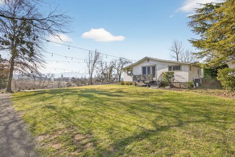 Tiny photo for 3320 N Foothill Road, Medford, OR 97504 (MLS # 220215142)