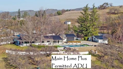 Photo of 3320 N Foothill Road, Medford, OR 97504 (MLS # 220215142)