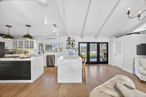 Tiny photo for 3320 N Foothill Road, Medford, OR 97504 (MLS # 220215142)