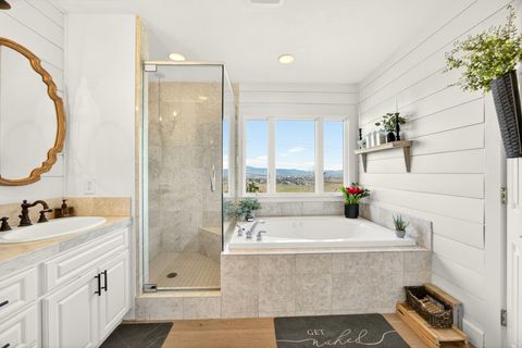 Tiny photo for 3320 N Foothill Road, Medford, OR 97504 (MLS # 220215142)