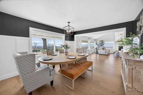 Tiny photo for 3320 N Foothill Road, Medford, OR 97504 (MLS # 220215142)