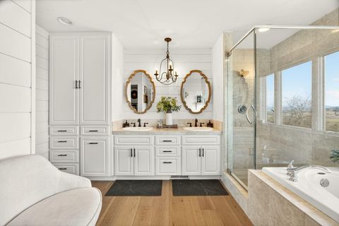 Tiny photo for 3320 N Foothill Road, Medford, OR 97504 (MLS # 220215142)