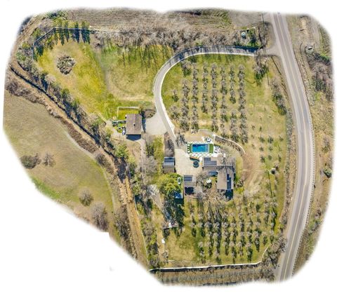 Tiny photo for 3320 N Foothill Road, Medford, OR 97504 (MLS # 220215142)