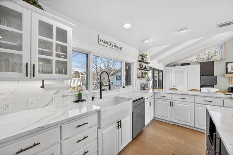 Tiny photo for 3320 N Foothill Road, Medford, OR 97504 (MLS # 220215142)