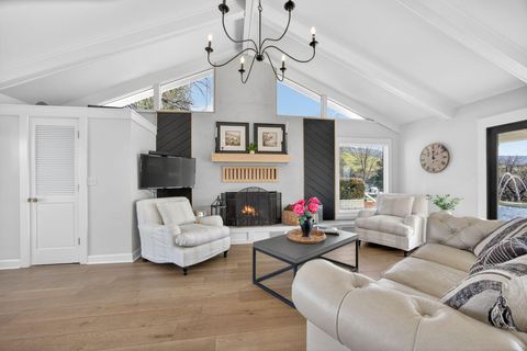 Tiny photo for 3320 N Foothill Road, Medford, OR 97504 (MLS # 220215142)