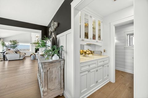 Tiny photo for 3320 N Foothill Road, Medford, OR 97504 (MLS # 220215142)