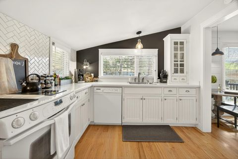 Tiny photo for 3320 N Foothill Road, Medford, OR 97504 (MLS # 220215142)