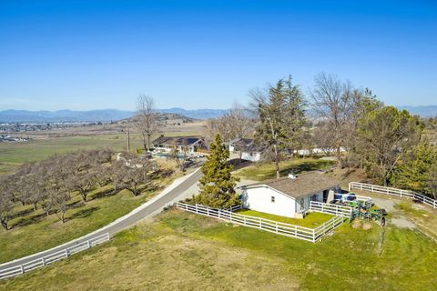 Tiny photo for 3320 N Foothill Road, Medford, OR 97504 (MLS # 220215142)