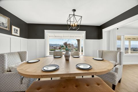 Tiny photo for 3320 N Foothill Road, Medford, OR 97504 (MLS # 220215142)