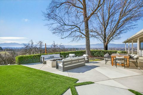 Tiny photo for 3320 N Foothill Road, Medford, OR 97504 (MLS # 220215142)