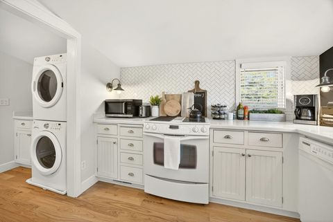 Tiny photo for 3320 N Foothill Road, Medford, OR 97504 (MLS # 220215142)