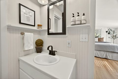 Tiny photo for 3320 N Foothill Road, Medford, OR 97504 (MLS # 220215142)