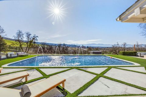 Tiny photo for 3320 N Foothill Road, Medford, OR 97504 (MLS # 220215142)