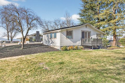 Tiny photo for 3320 N Foothill Road, Medford, OR 97504 (MLS # 220215142)