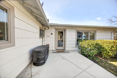 Tiny photo for 3320 N Foothill Road, Medford, OR 97504 (MLS # 220215142)