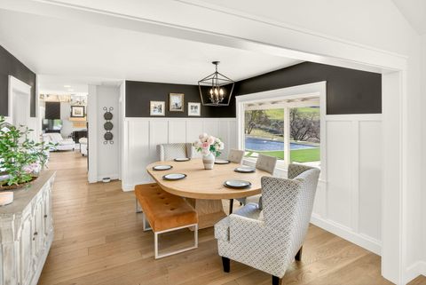 Tiny photo for 3320 N Foothill Road, Medford, OR 97504 (MLS # 220215142)