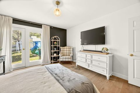 Tiny photo for 3320 N Foothill Road, Medford, OR 97504 (MLS # 220215142)